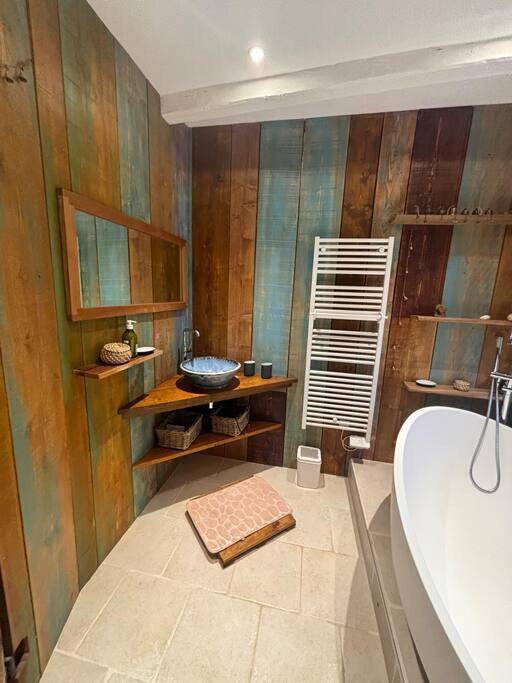Three-Bedroom House in Glomel, Région de Guingamp