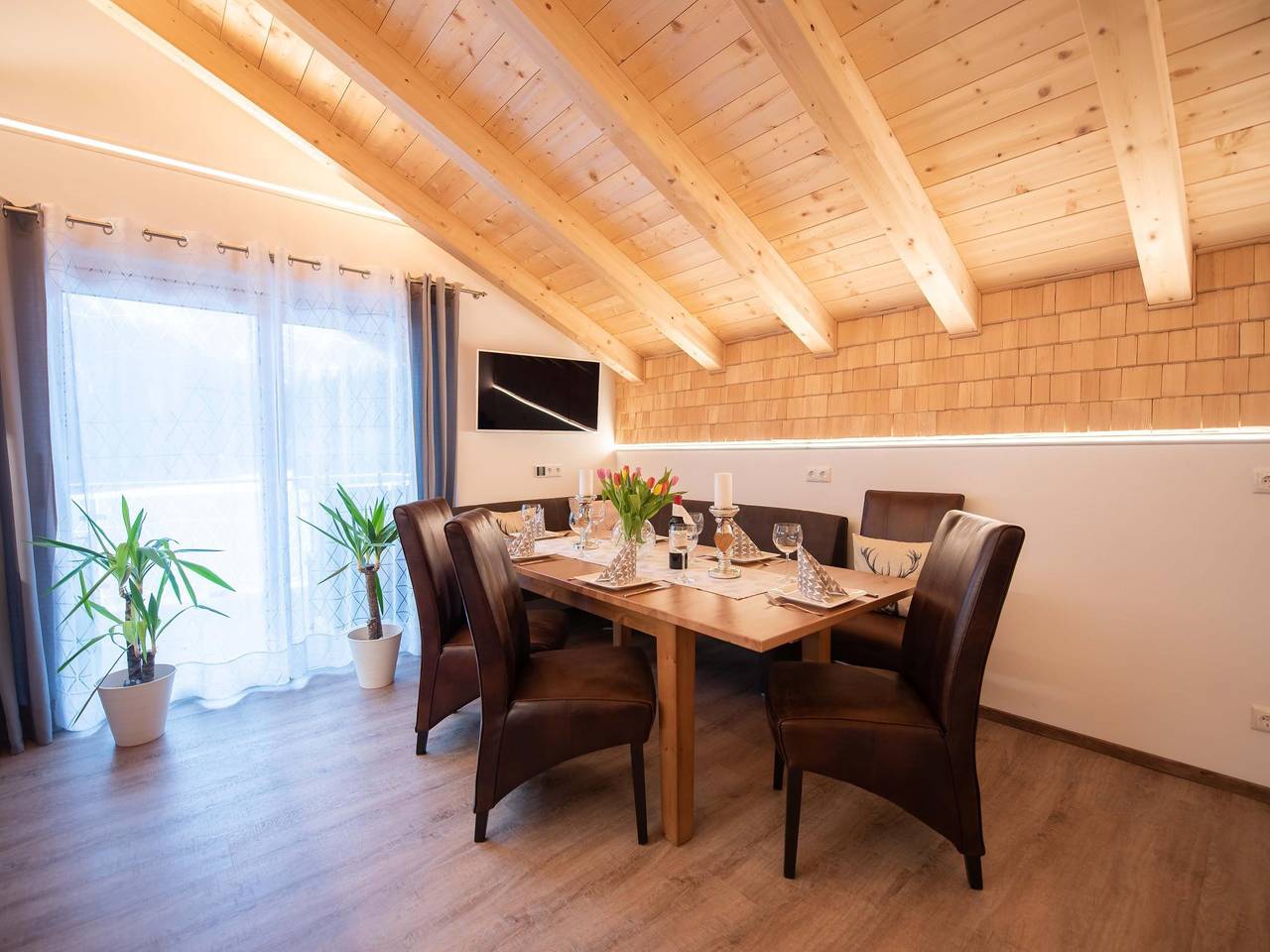 Ganze Wohnung, Gemütliches Ski-Apartment mit Parkplatz & WiFi, 1,5km zur Zillertal Arena in Krimmler Wasserfälle, Krimml