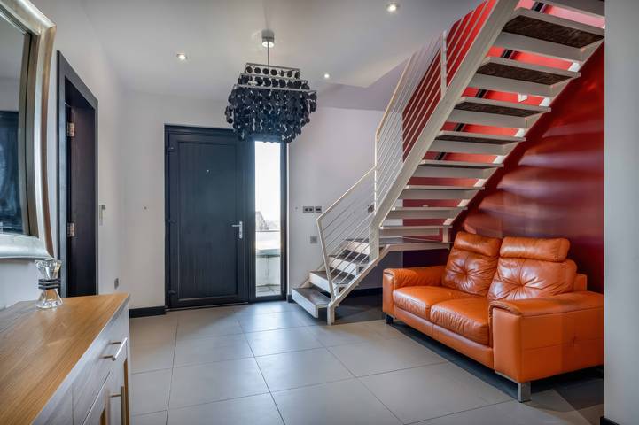 Vacation rental for 8 people, with Balcony and Yard in Belfast