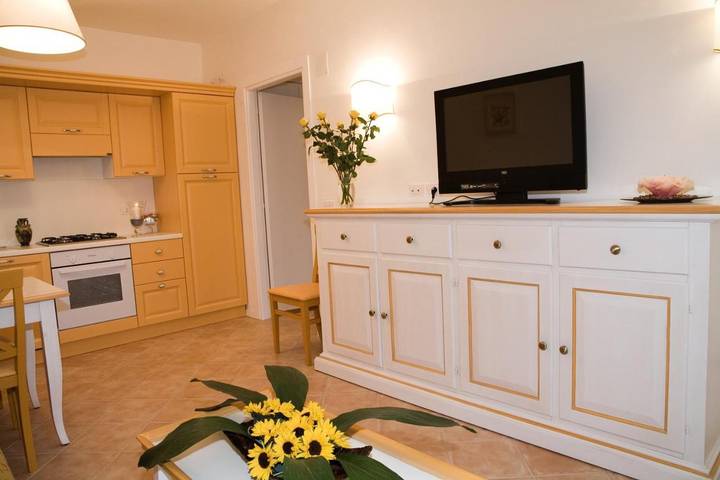 Location de vacances pour 7 personnes, avec vue ainsi que jardin et piscine, adapté aux familles à Torre Faro - 4