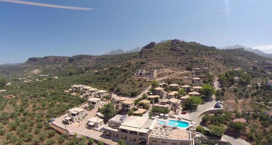 Hôtel pour 4 personnes, avec Balcon et Terrasse ainsi que Jacuzzi et Jardin