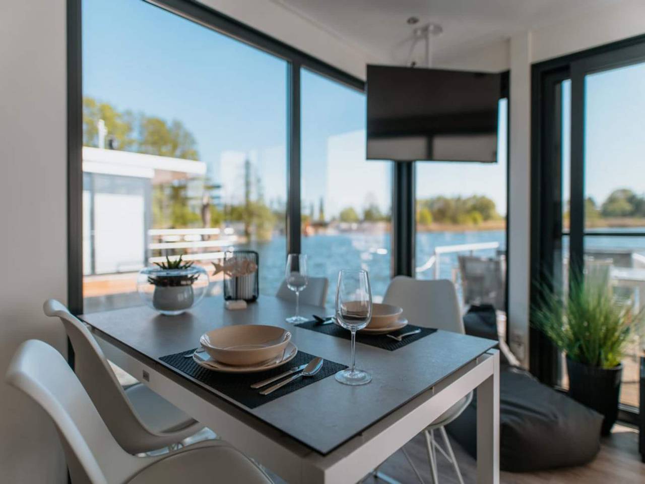 Hausboot auf der Havel in Zehdenick, Ruppiner Seenland