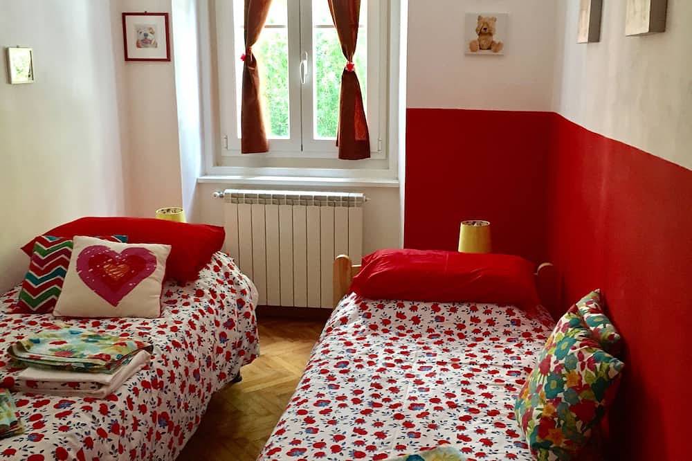 Entire apartment, In the woods a few steps from the center in Trieste, Carso