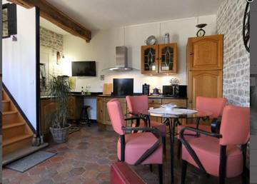 Gîte pour 4 personnes, avec jardin à Jouy