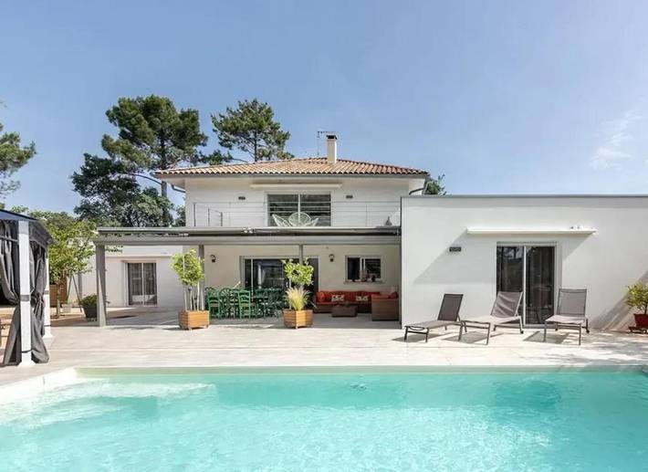 Villa voor 10 personen, met Balkon en Zwembad in Mimizan