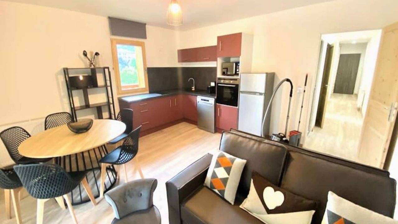 Entire holiday apartment, Ferienwohnung für 6 Personen (65 m²) in Saint-Jean-de-Maurienne in Saint-Jean-de-Maurienne, Saint-Jean-de-Maurienne region