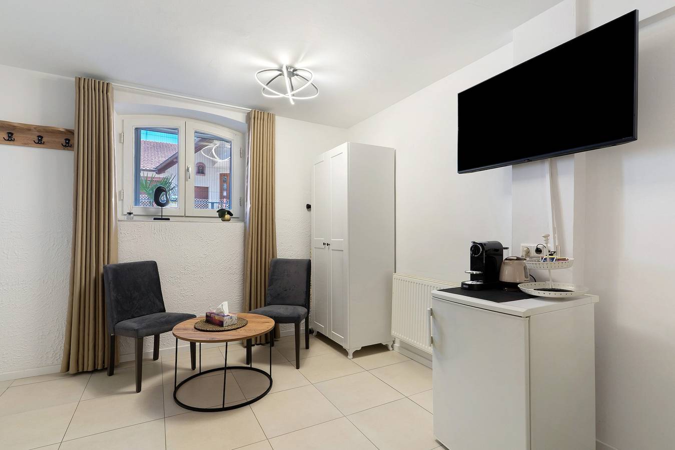 Entire apartment, Apartment 2, 20 sqm with Shared Terrace and Wi-Fi in Europa-Park, Rheinhausen
