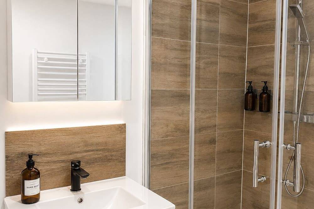 Appartement entier, Eden Suite • Escale 10min Cdg Parc des Expos -Parc Astérix Disney Vallée Village in Tremblay-en-France, Seine-Saint-Denis
