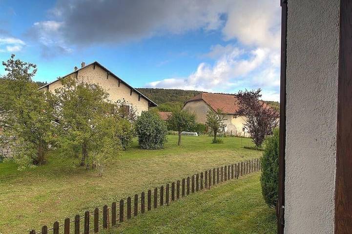 Location de vacances pour 6 personnes, avec Balcon et Jardin à Thézillieu