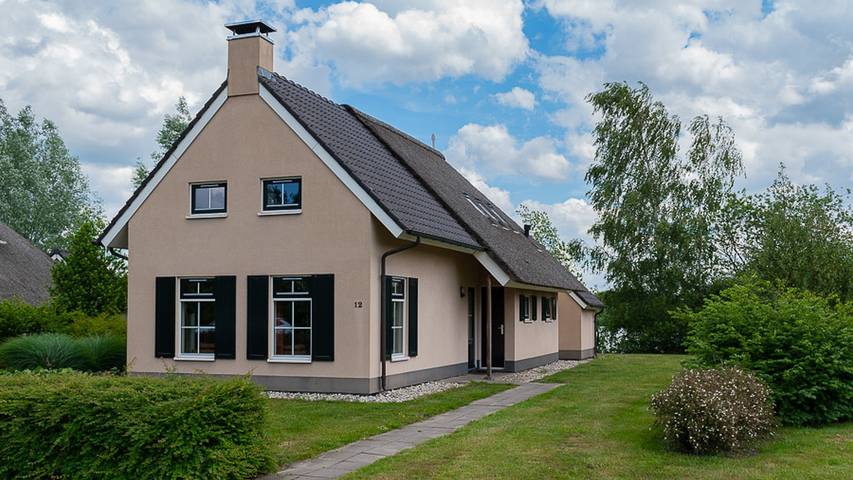 Vakantiepark voor 9 personen, with Balkon/Terras and Terras as well as Tuin in Nederland