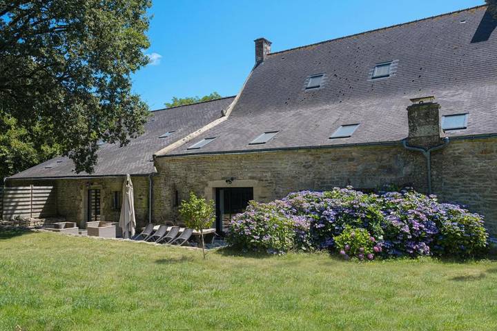 Location de vacances pour 8 personnes, avec Terrasse et Jardin à Treffléan