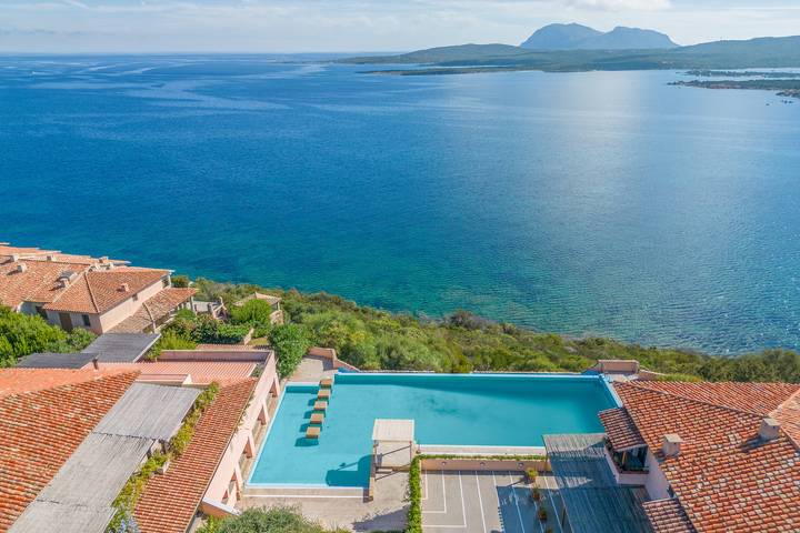 Gîte pour 4 personnes, avec piscine ainsi que terrasse et vue sur l’océan, adapté aux familles à Porto Rotondo - 3