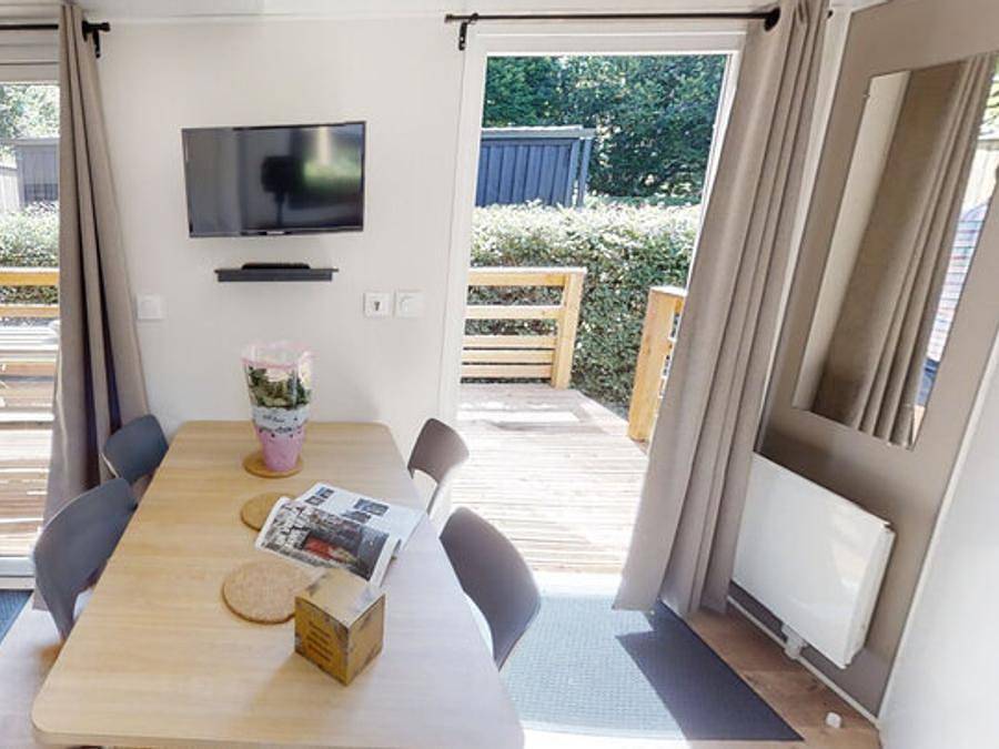 Camping Les Vernières - Bungalow 4 personen - Bungalow Confort 29m² (2 Zimmer) Überdachte Terrasse 13m² + Tv in Malbo, Region Saint-Flour