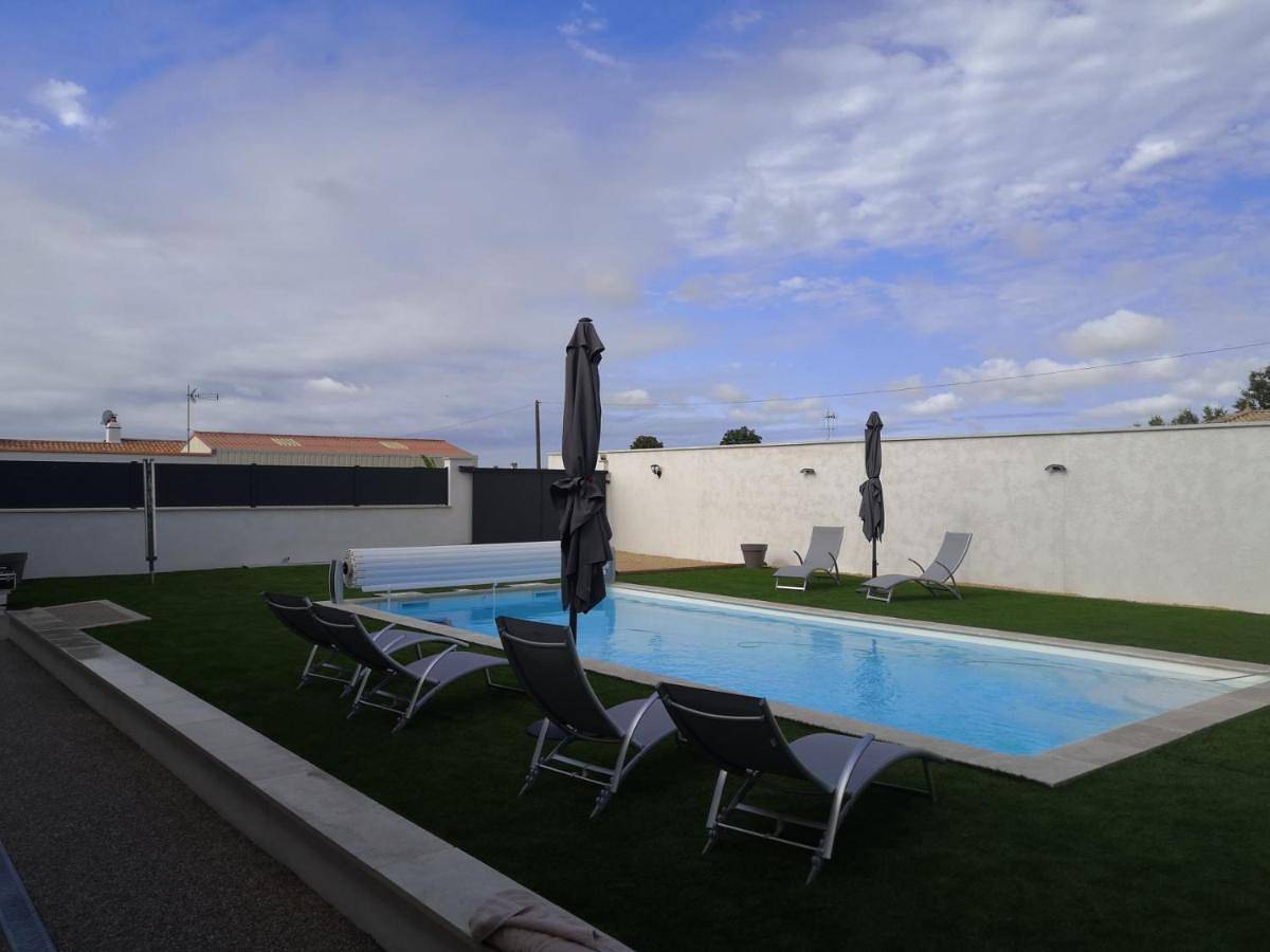 Two-Bedroom House in Saint-Hilaire-la-Forêt, Vendée