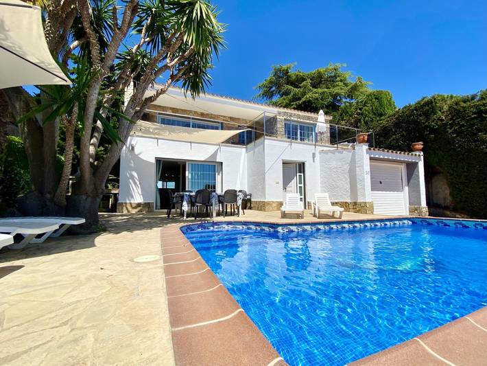 Ferienhaus für 10 Personen, mit Meerblick und Balkon/Terrasse sowie Garten und Pool in Lloret de Mar - 2