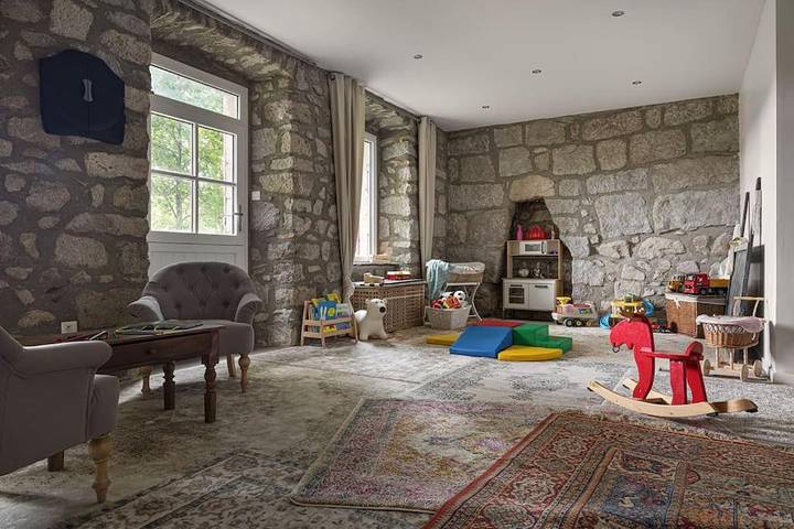 Location de vacances pour 20 personnes, avec jardin et vue, adapté aux familles à Le Chambon-sur-Lignon - 4