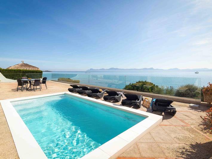 Ferienhaus für 10 Personen, mit Balkon/Terrasse und Meerblick sowie Pool in 