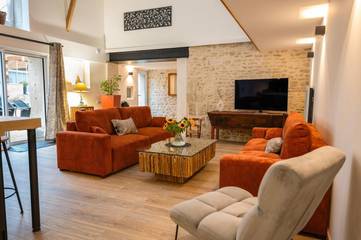 Location de vacances pour 2 personnes, avec jardin et piscine, adapté aux familles à Jaunay-Clan