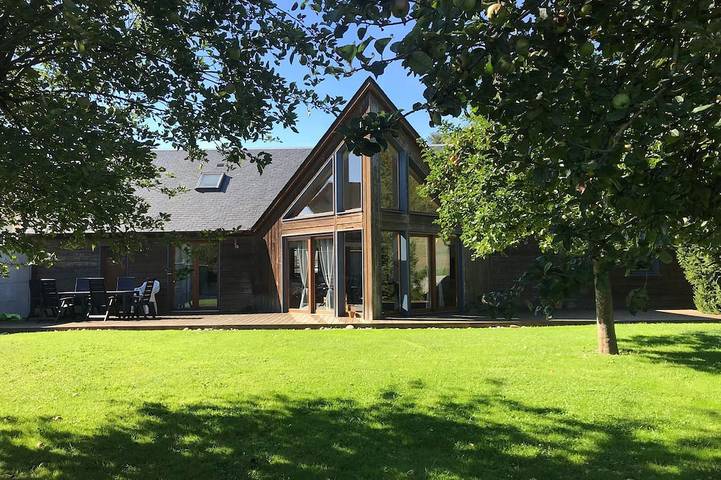 Location de vacances pour 10 personnes, avec Terrasse et Jardin à Martin-Église