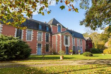 Location de vacances pour 20 personnes, avec jardin à Cosne-Cours-sur-Loire