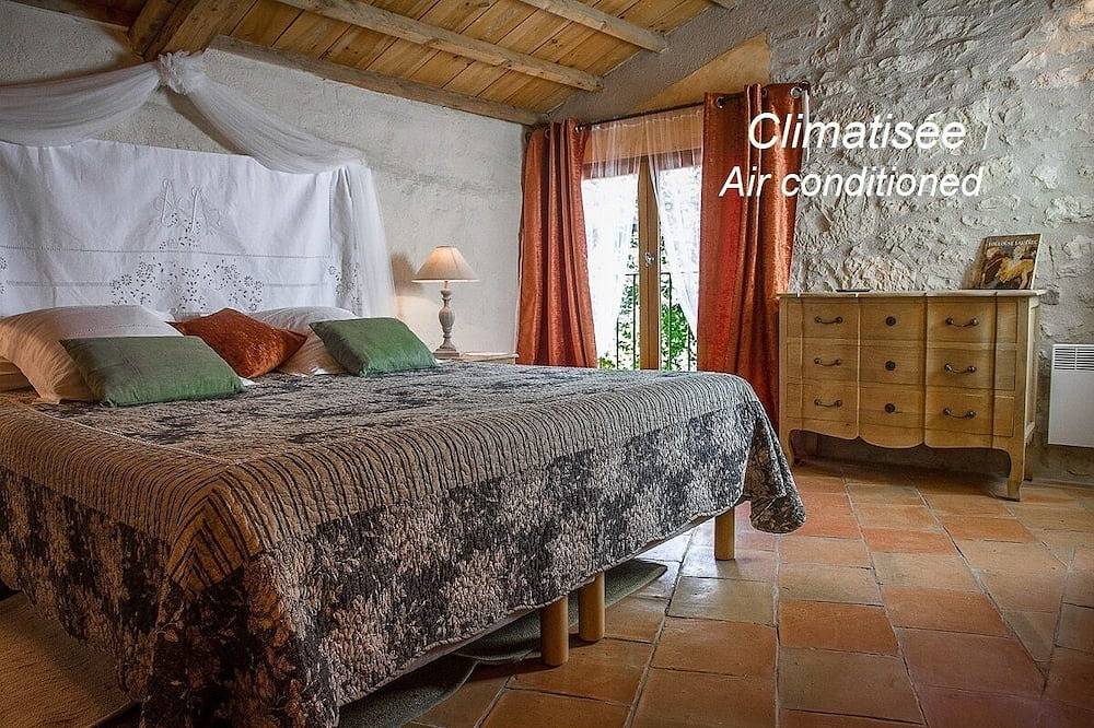 A 5 mn d'Albi, la Vieille Maison, charme, climatisation, piscine chauffée. in Rouffiac, Région d'Albi