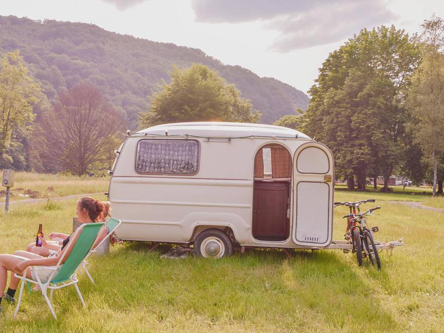 Domaine d'Haulmé - Caravane 2 personnes - Petite caravane vintage au milieu du Domaine in Haulmé, Parc naturel régional des Ardennes