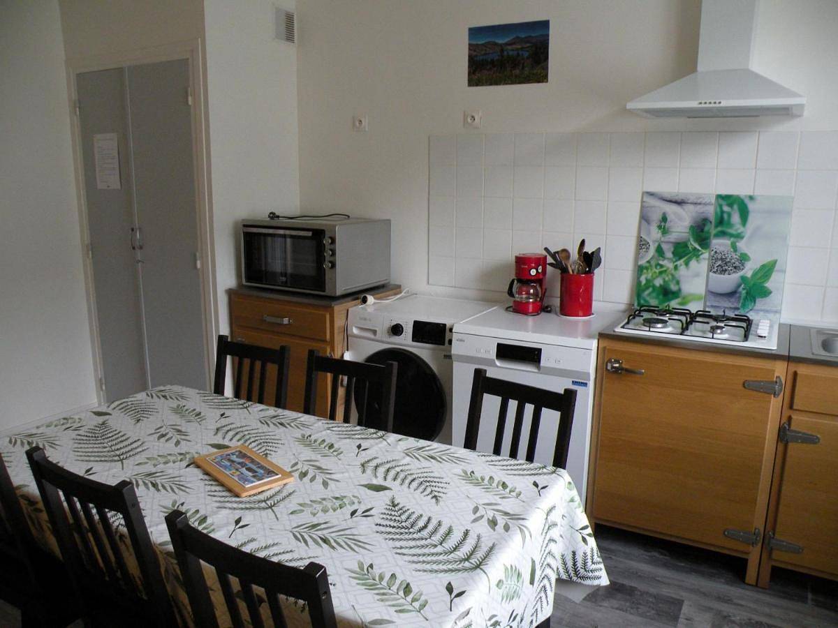 Appartement entier, Two-Bedroom Apartment in Orcival (Puy-de-Dôme), Parc naturel régional des Volcans d'Auvergne