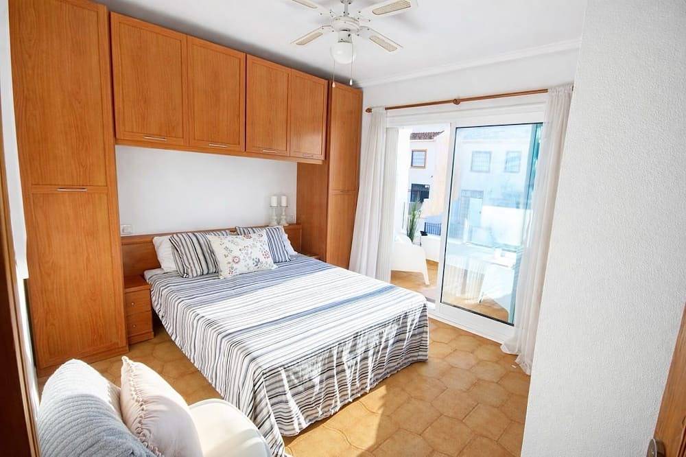 Casa Cabo Roig, a 2-minute walk from Cabo Roig Beach in Playa Fósil (Orihuela), Cabo Roig
