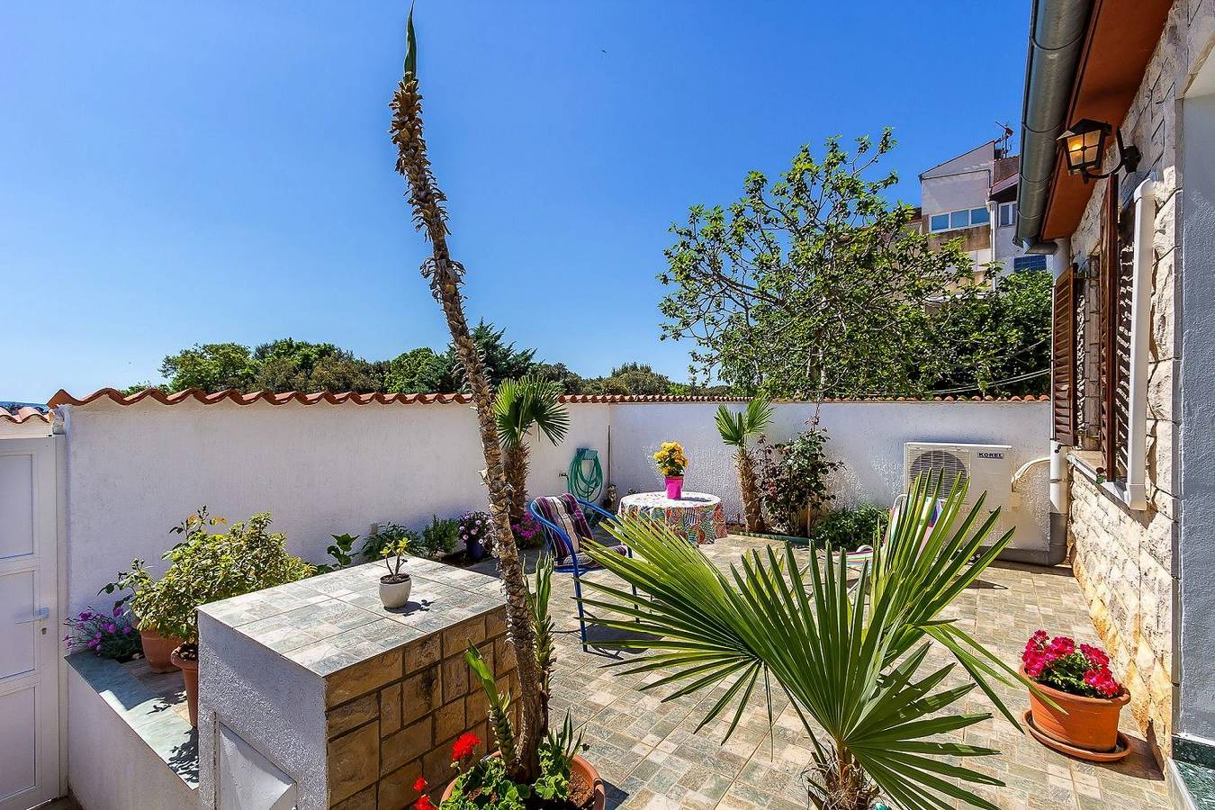 Ganze Wohnung, Tolles Apartment mit Meerblick nur 200 Meter zum Strand in Barbariga, Südküste Istrien