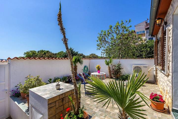 Ferienwohnung für 4 Personen, mit Balkon und Terrasse in Peroj - 2
