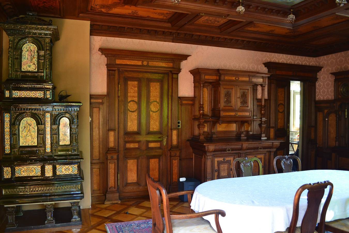 Ganze Ferienwohnung, Historische Fabrikantenvilla Wohnung Eg und 1.Og in Mitlödi, Glarus Süd