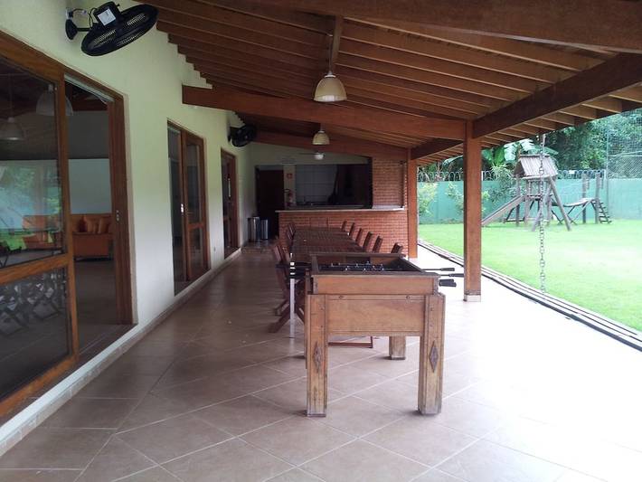 Casas e apartamentos de temporada para 6 pessoas, com balcão e piscina e ainda jardim, com animais de estimação na Barra do Sahy