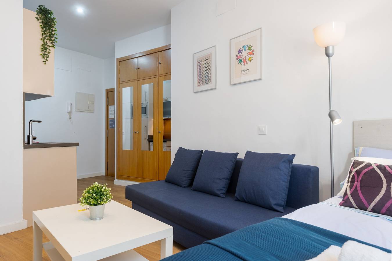 Apartamento entero, Apartamento 'Moderno Estudio Junto Al Río' con Wi-Fi y Aire Acondicionado in Casco Antiguo, Sevilla