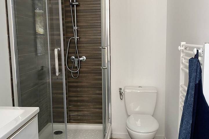 Ganze Wohnung, Apartment-Apartment-Ensuite mit Dusche in Royat, Regionaler Naturpark Volcans d'Auvergne