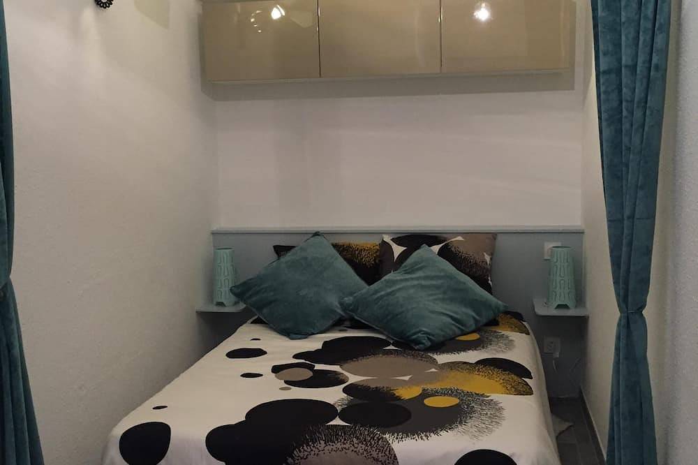 Entire apartment, P2cabin direct beach Port-Camargue-Sea view in Port Camargue, Le Grau-du-Roi