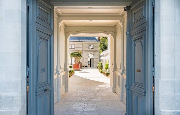 Hôtel, avec Terrasse ainsi que Piscine et Sauna
