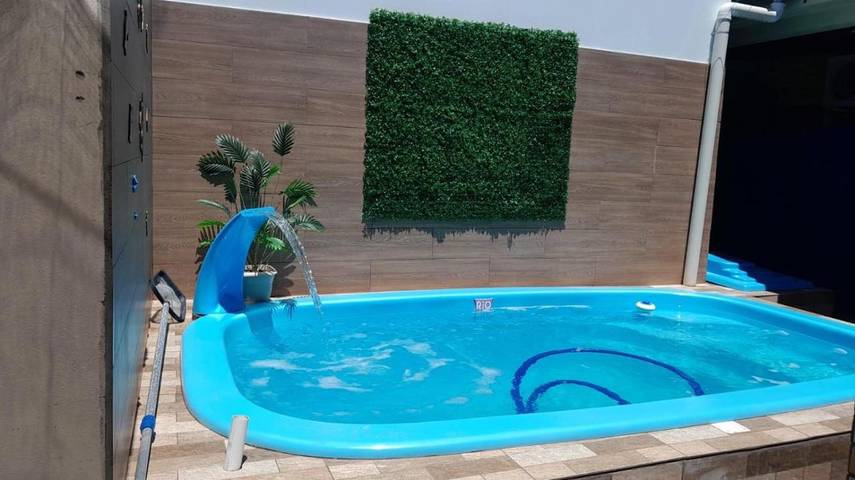 Casas e apartamentos de temporada para 12 pessoas, com piscina e balcão em São Gabriel (RS)