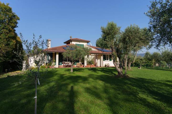 B&b per 2 persone, con Terrazza e Giardino a Sarzana