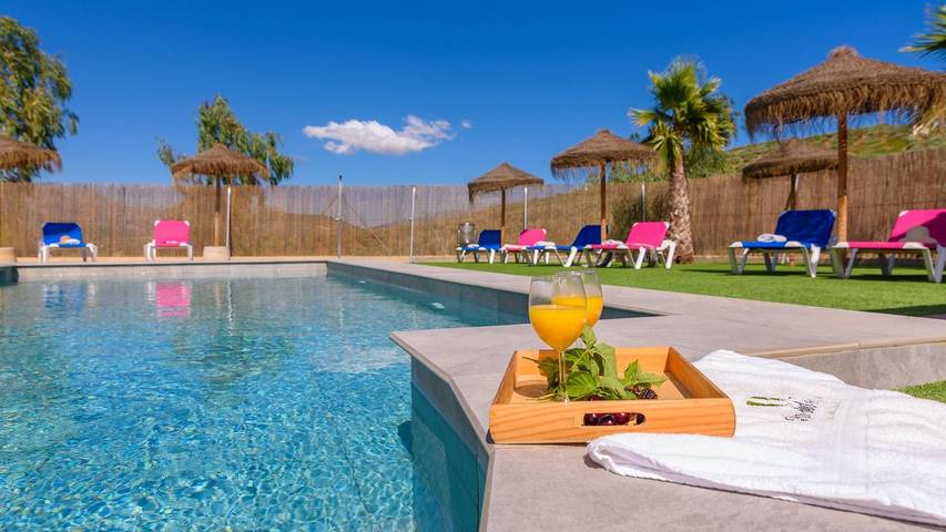 Casa rural para 20 personas, con balcón/terraza y piscina en Riogordo - 2