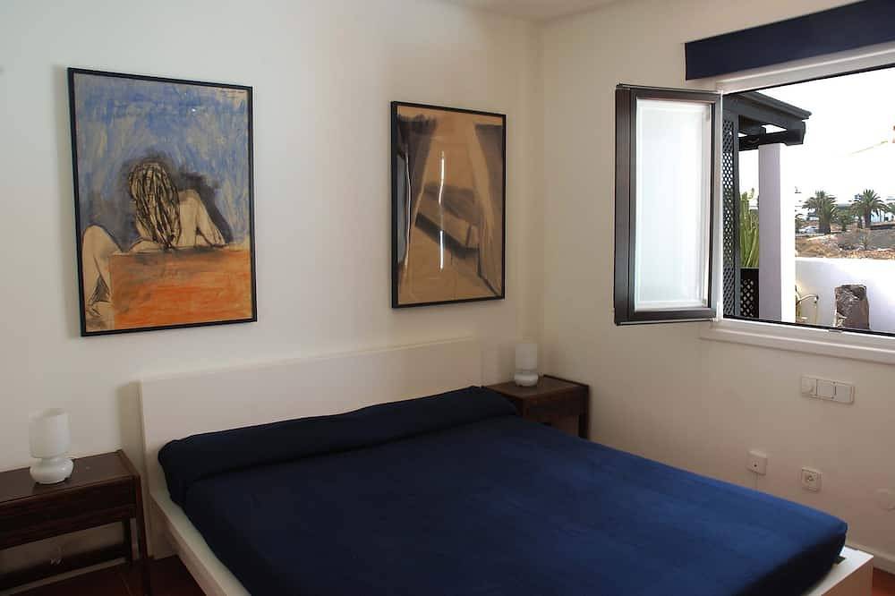 Los Helechos, Villa con encanto, piscina con hidromasaje y gran terraza cubierta in Playa Bastián, Teguise