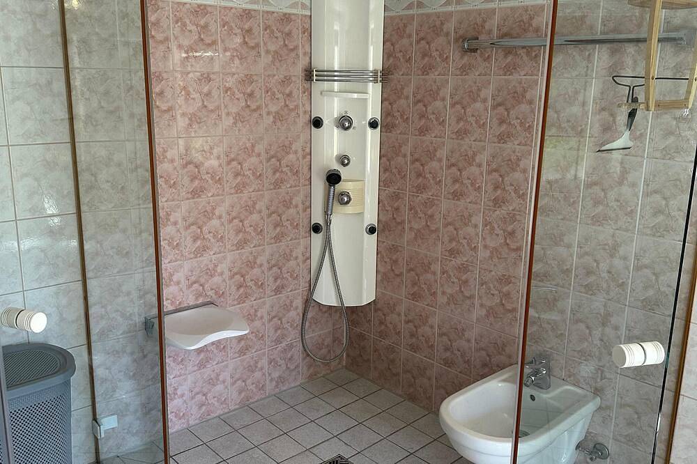 Ganze Wohnung, Ferienwohnung 97qm für 4 Personen mit Terrasse in Flintsbach am Inn, Bayerische Alpen