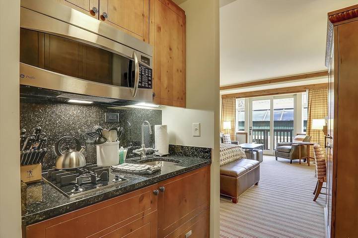 Vacation rental for 4 people, with hot tub and balcony as well as pool in Stowe