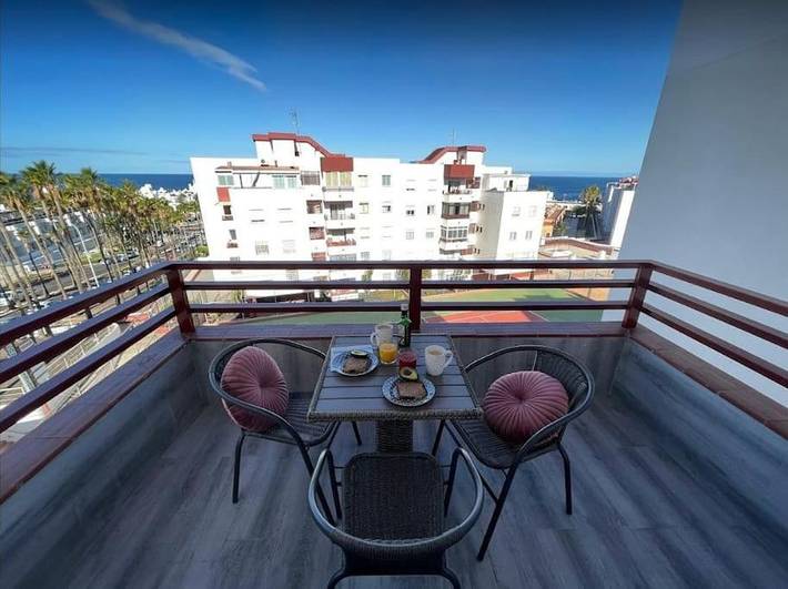 Ferienwohnung für 4 Personen, mit Ausblick und Pool sowie Kinderpool und Garten