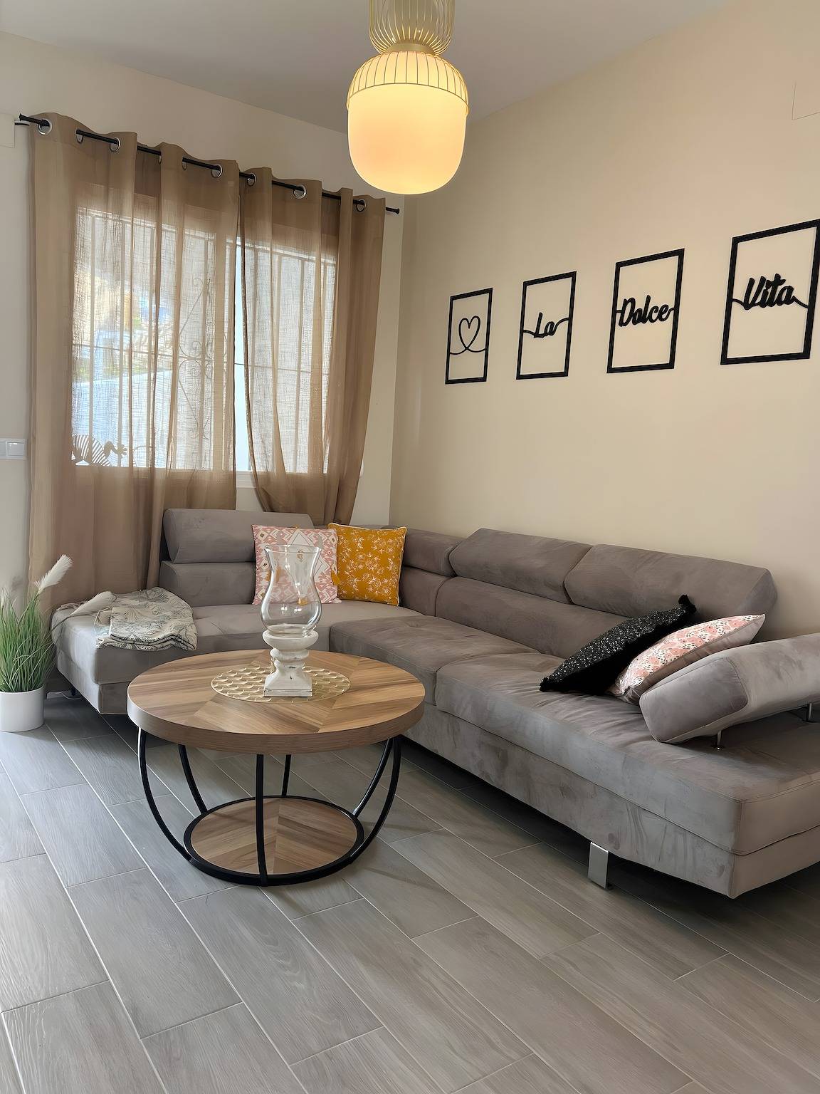 Ferienhaus 'La Dolce Vita' mit Bergblick, privater Terrasse und Klimaanlage in el Verger, Costa Blanca