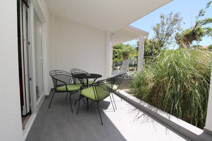 Appartement entier, Appartement de vacances pour 4 personnes avec balcon/terrasse in Vela plaža, Baška