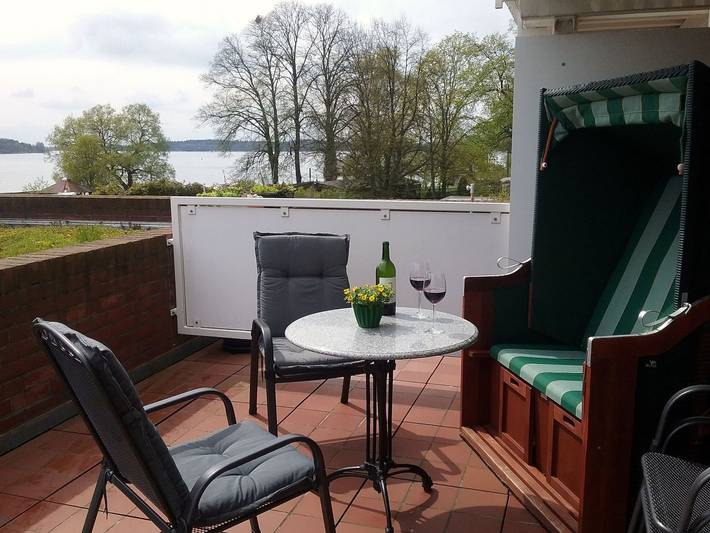 Ferienwohnung für 4 Personen, mit Seeblick und Terrasse in Waren (Müritz)