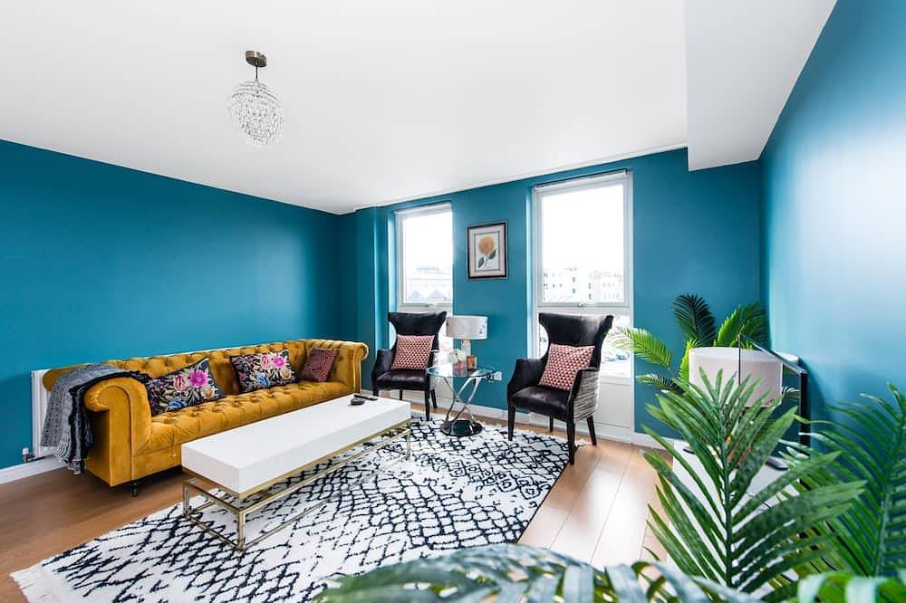 48 Annandale Street  -  Bold, bright child friendly apartment with free parking. in Edinburgh, Edinburgh and Lothian