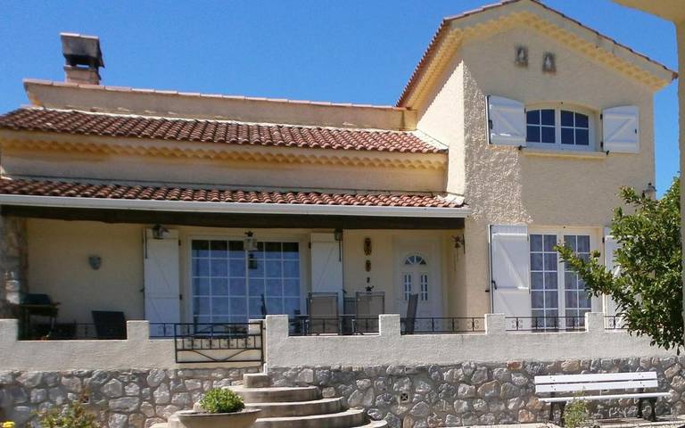 Location de vacances pour 6 personnes, avec jardin à Mazaugues