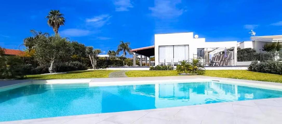 Casa vacanza per 12 persone, con Terrazza e Giardino nonché Piscina per bambini e Piscina a Brucoli