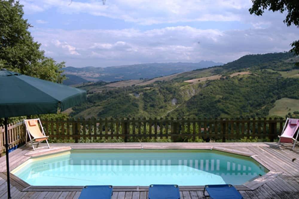 Villa familiale dans un superbe paysage rural avec vue sur la montagne, belle piscine in Palombaro, Parc National de la Majella